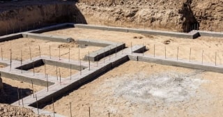 Ленточный фундамент под ключ в Фрязино цена за работу от 2641 руб.- установка ленточного фундамента стоимость