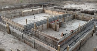 Ленточный фундамент под ключ в Фрязино цена за работу от 2641 руб.- установка ленточного фундамента стоимость